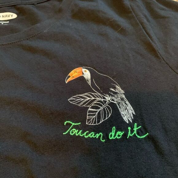 Old Navy Graphic Tee - Picture 3 of 4